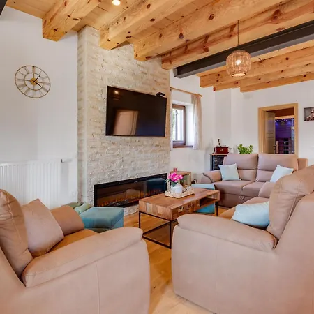 Sokol - Falcon's Nest Villa Gračac