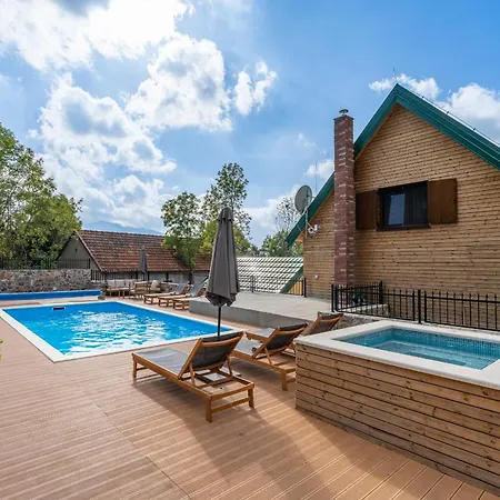 Sokol - Falcon's Nest Villa Gračac